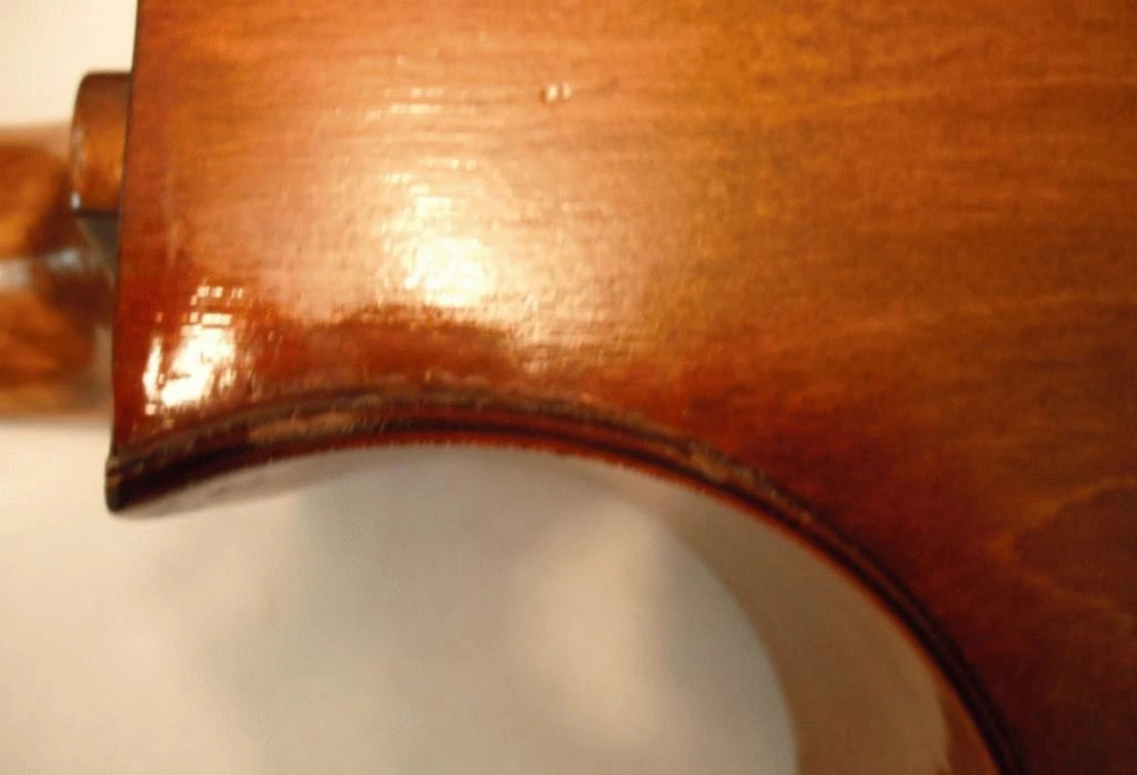 Отклеилась обечайка от нижней деки